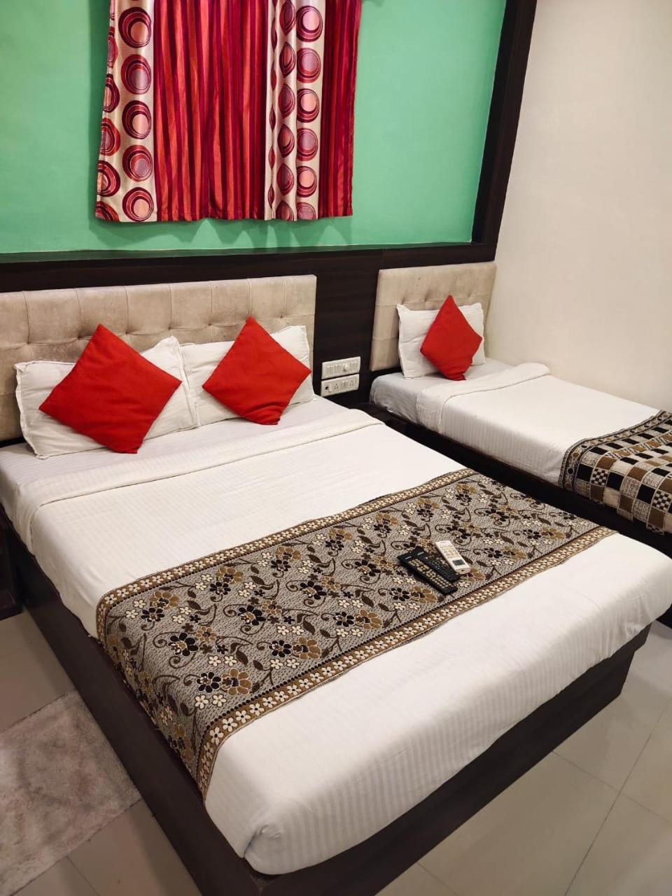 Hotel Golden Galaxy Mumbai Exterior foto