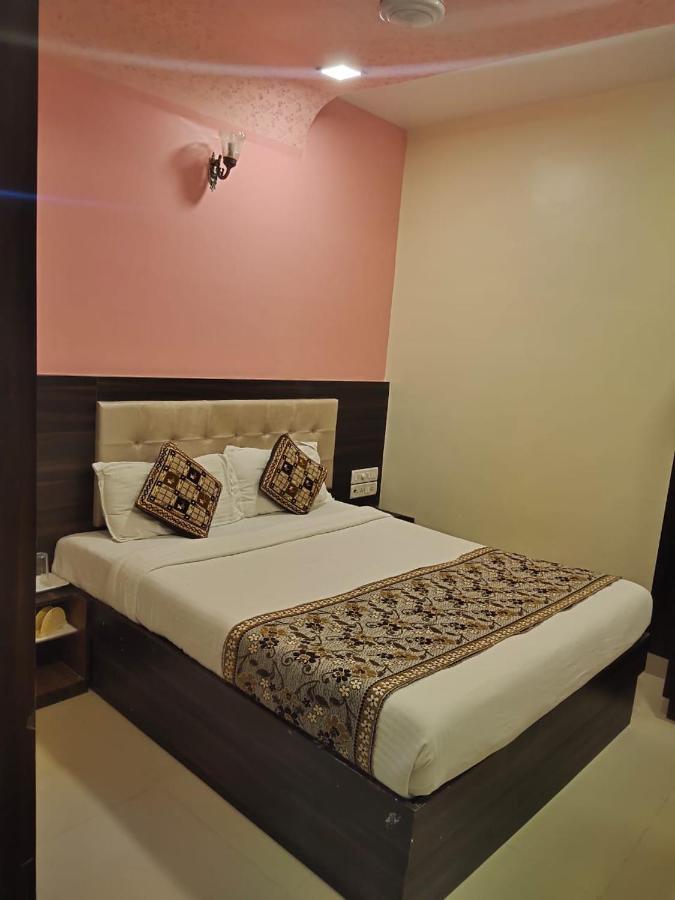Hotel Golden Galaxy Mumbai Exterior foto